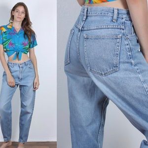 Wrangler Mom Jeans / High Waisted Light Wash